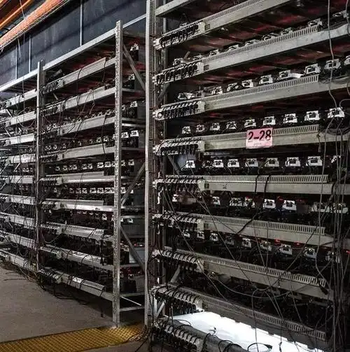 A sprawling mining farm adapting to difficulty changes