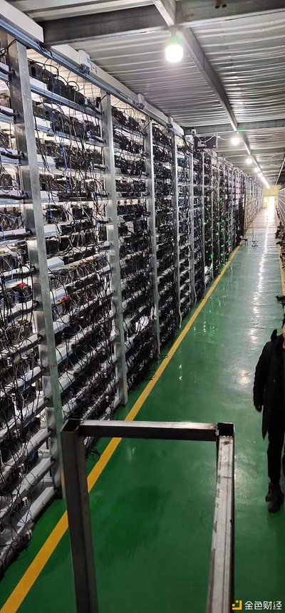 Canadian mining farm in Manitoba optimizing costs using hydropower